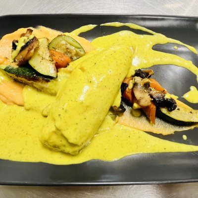 Filet de merlu à la crème de courgettes et curry Jaune